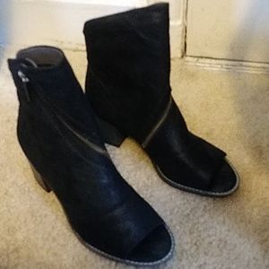 NEW...White Mountain booties